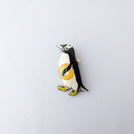 バームクーヘンとジェンツーペンギン 漆ブローチの画像