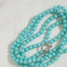 ミントグリーンのロングネックレス