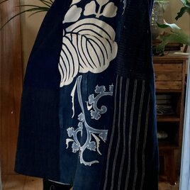 古布家紋と唐草のワンピースの画像