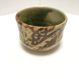 陶器製の酒器、黄瀬戸と織部が古風でお洒落、容量40ml程飲みきりサイズでちょうど良いの画像