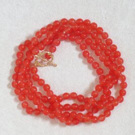 Acerola jelly　オールノット仕上げのロングネックレス