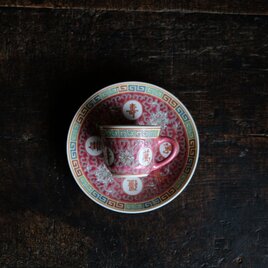 萬寿無疆◆中国景徳鎮　花唐草文色絵デミタスカップ＆ソーサー　茶器　映え　チャイナレトロ　ビビットピンクの画像