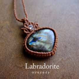 爆買い！ ヒマラヤ水晶 ・ムーンストーン（スリランカ産）マクラメ編み ネックレス・ペンダント