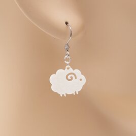 ひつじ Ω 耳もココロも軽やかに Ω ピアス Ω イヤリングの画像