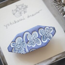 : : : 陶土の草花ブローチ : : : 1360の画像