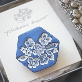: : : 陶土の草花ブローチ : : : 1361の画像