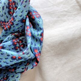 日用品店（布）コットンキュプラスカーフ  50cm×50cm 【 ボタニカル／ブルー 】LIBERTYの画像