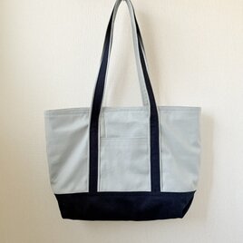 帆布のトートバッグ（ブルーグレー×ネイビー）の画像