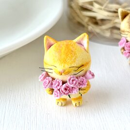花束猫さん・カーネーション(黄トラ)の画像