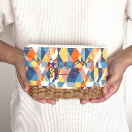 猫の手刺繍ラタンのポーチ・ペンケース【お散歩ネコ】　自然素材の手編み/一点もの