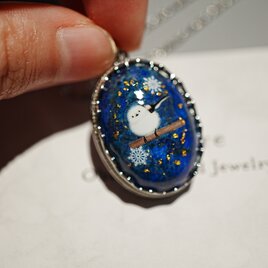 晴れやかブルー2025 天然石ラピスラズリとシマエナガ、金箔のネックレス  ペンダント トップの画像