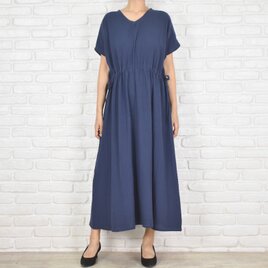 ふわりと心地よい、コットン素材のリラックスVネックワンピース　ネイビーの画像