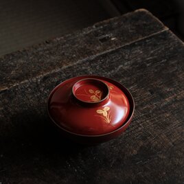 草と蜻蛉◆赤で素敵。古輪島塗　漆芸沈金蓋付椀　漆器　骨董・antiques 古民家　明治〜大正期の画像