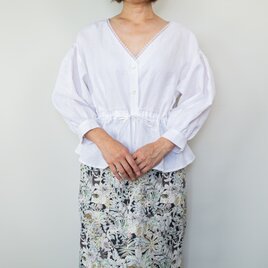 可憐なリネンブラウス＆キャミソール(A)【白・レース・八分袖・Vネック・貝ボタン】の画像
