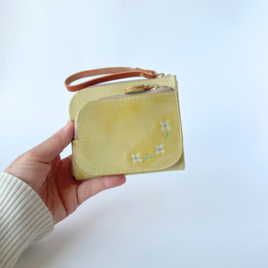 刺繍イタリアレザー × 刺繍革財布『hana＊hana』イエロー（牛革）二つ折り財布☆L字ファスナー☆のコピーの画像