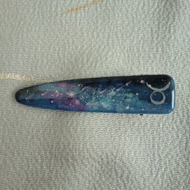 天の川と流れ星（牡牛座）のヘアクリップ＊手描きレジンの髪飾りの画像