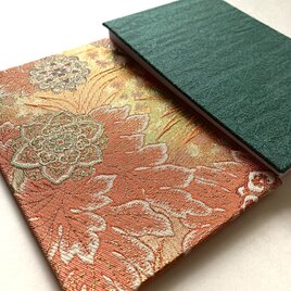 『紅華紋〜緑映』　金襴織物御朱印帳　B6大判サイズ　華紋　桜　麻の葉　吉祥　神聖　格式　伝統美　蛇腹御朱印帳　桐生織物の画像