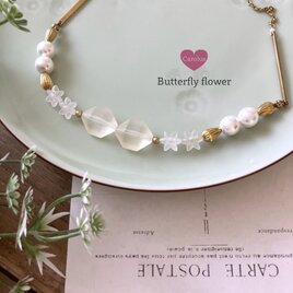 Carolus：白いヴィンテージビーズとシェルパールの首飾り　** White Necklace **の画像