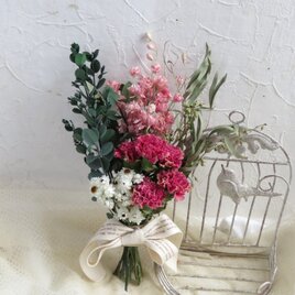 カーネーションの花束風スワッグの画像