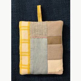 リバーシブルキッチンツール～刺しゅうとかわいい布を詰め込みました(藍染、裏毛、麻布)の画像