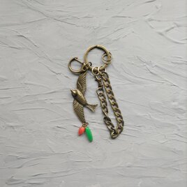 でかい鳥の羽ばたくキーリング　4100225の画像