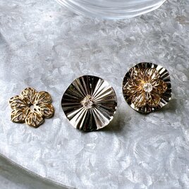 PA319-【 AVON 】エイボン・ヴィンテージピアス Silver & Gold Tone 4way Flowerの画像