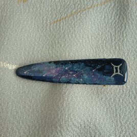 天の川と流れ星（双子座）のヘアクリップ＊手描きレジンの髪飾りの画像