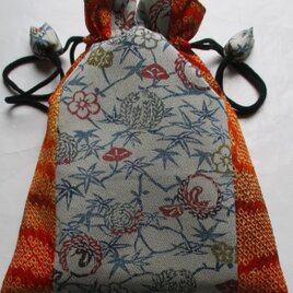 ８２１５　絞りと花柄の着物で作った巾着袋　＃送料無料の画像
