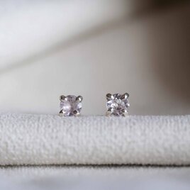 4月誕生石ピアス morganiteの画像