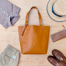 <A4がすっぽり入る>一枚革のBASICトートバッグ（メンズ/レディース/シンプル/大容量/肩掛け/軽い）キャメルの画像