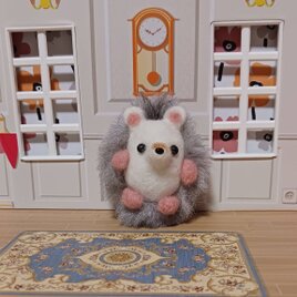 羊毛フェルト ハリネズミ ブローチの画像