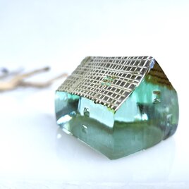 ガラスの家　置物　クリア　銀の屋根の画像