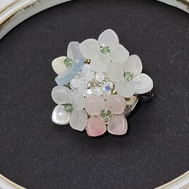 額紫陽花ブローチ(ホワイト)の画像