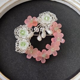 桜花のリースブローチ(ピンク)の画像