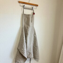 小柄なあなたに贈るベルギーリネンの華やぎワークエプロン　スモールサイズ　程よい厚みの25番手　キナリ×肩紐ダークレッドの画像