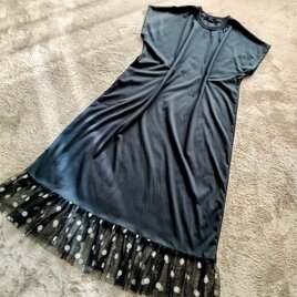 GWセール！ブラックカットソー&メッシュドット裾フリルワンピースの画像