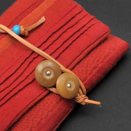 赤のニードルワークの小物入れの画像