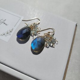 【14kgf 】ブルーラブラドライト×ブルーフローライト＊幻想的なブルー＊天然石ピアス/イヤリング変更可の画像
