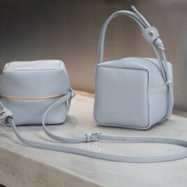 SOFTペールブルー・キューブポシェット◎２WAY機能・内装キーホルダー付き・軽いですの画像