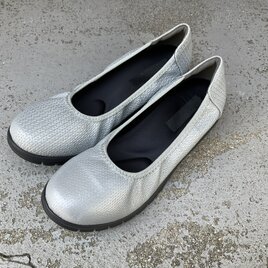 【22.0cmのみお得なSALE】22.0cm軽量・クッション性抜群｜シルバーグレーフラットシューズ（ラウンドトゥ）の画像