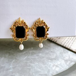YA165-【 AVON 】エイボン・ヴィンテージイヤリング Gold Tone Black Square Pearlの画像