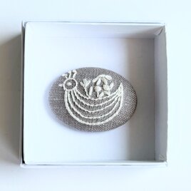 北欧風ことりの花籠の刺繍ブローチ（hokuo）#367の画像