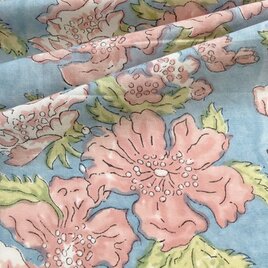 インド ブロックプリント生地 [50cm単位切り売り]Sanganeri ピンクアネモネ onブルー 花 フラワー 芍薬の画像