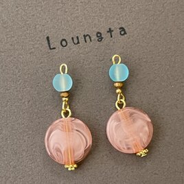 ブルーとピンクの小ぶりピアス 夏ピアス 軽いピアスの画像
