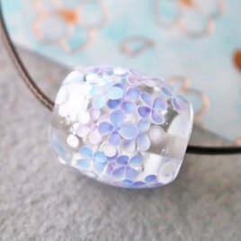 紫陽花のとんぼ玉（ガラス玉）泡入りの画像