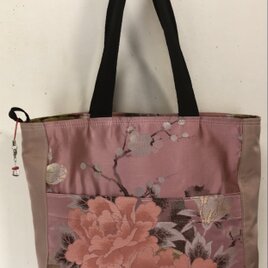８２２６　花柄のお布団側と帯で作った手提げ袋の画像