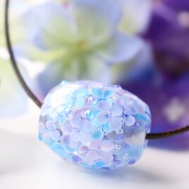 紫陽花のとんぼ玉（ガラス玉）泡入りの画像