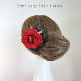 リボンとチュールの赤い薔薇のヘアクリップ　発表会　ダンス　髪飾り　赤い薔薇　バラ　バレエ　フラメンコ　発表会　コンクール　の画像
