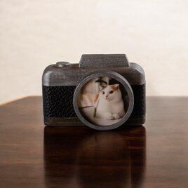 【名入れ対応】大人の男性へ贈るカメラ型フォトフレーム｜記念日・誕生日ギフトにの画像
