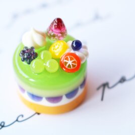 ガラスのミニチュア　シャインマスカットとピオーネのケーキ★ガラスのミニチュア洋菓子店のコピーの画像